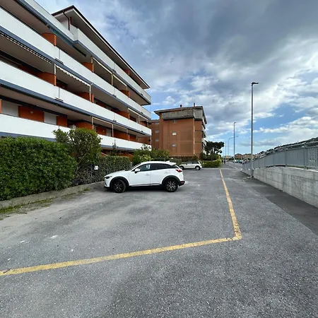 Lägenhet Bilocale Moderno Marina Di Con Bici E Zona Tranquilla